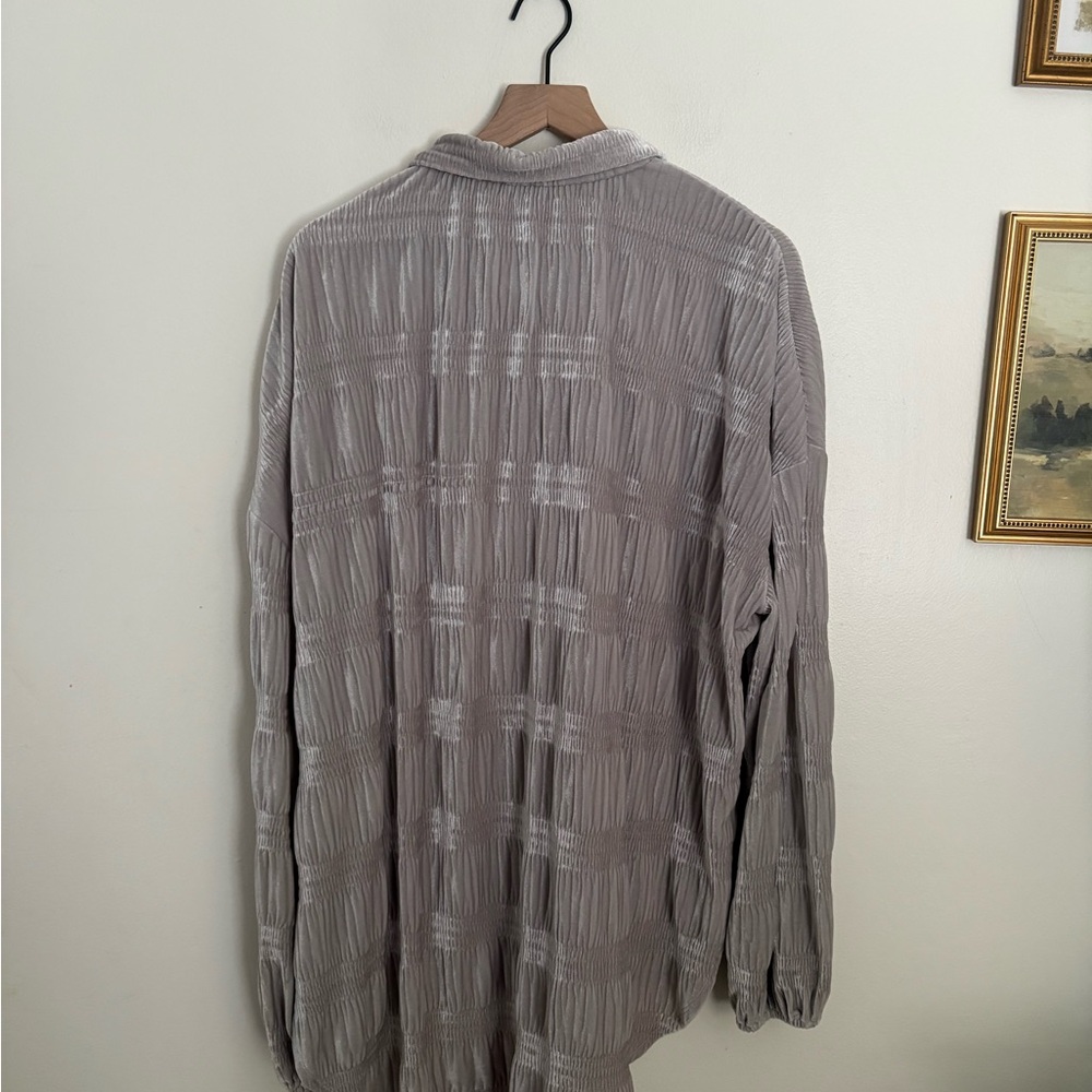 FREE PEOPLE My Best Velvet Blouse Crinkle Button Shirt Gray Oversized Sz Large - Picture 4 of 6